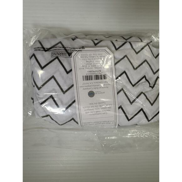 Black ZigZag Playard Sheet by American Baby Co. – 100% Cotton Knit – Snug Fit - Picture 3 of 3
